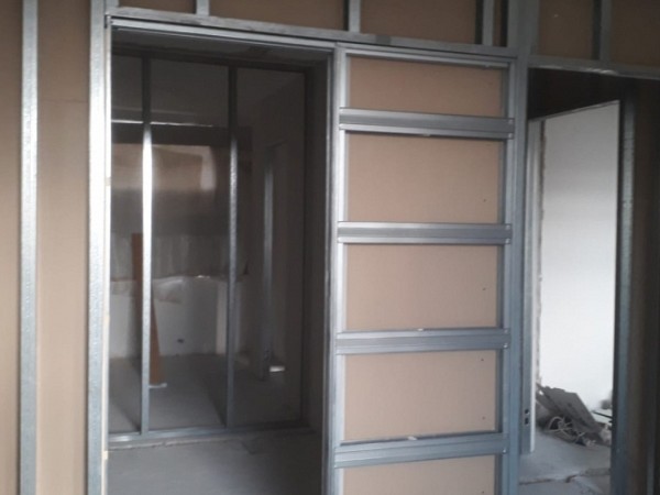 Cantiere a grado pareti in cartongesso