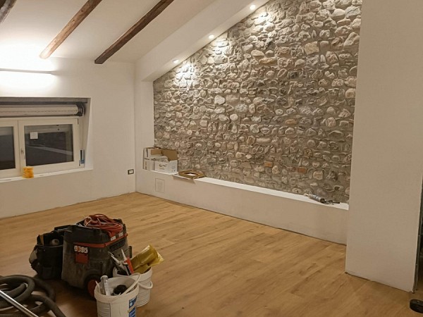 Cantiere a Rive d'Arcano contropareti controsoffitti pitture porte e pattiscopa
